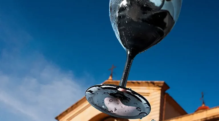 La Mejor Copa para Gin Tonic es de BASSOS, el líder en fabricación de copas y vasos irrompibles